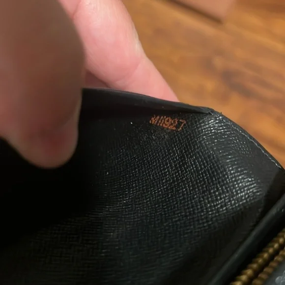Louis Vuitton Epi Authentic Porte Monnaie Billets Tresor Leather Wallet MI1927